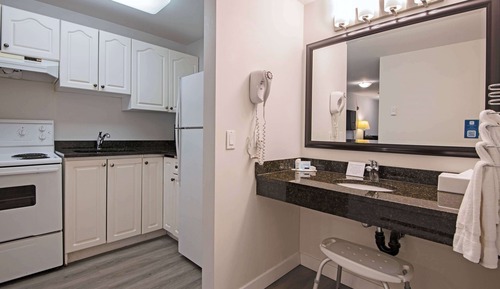 Habitación, 2 camas de matrimonio, accesible para personas con discapacidad, cocina (Non-Smoking)