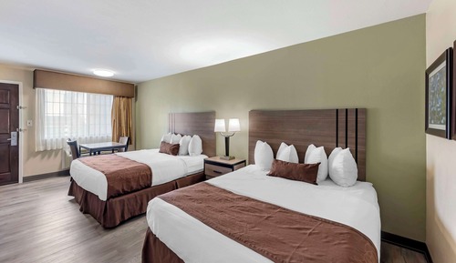 Habitación estándar, 2 camas de matrimonio, accesible para personas con discapacidad, bañera