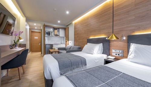 Estudio Premium (2 adults + 1 child)