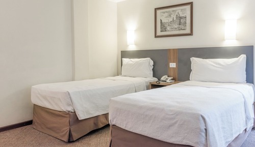 Habitación básica con 2 camas individuales