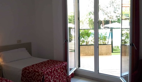 Estudios acceso directo piscina (2 personas)