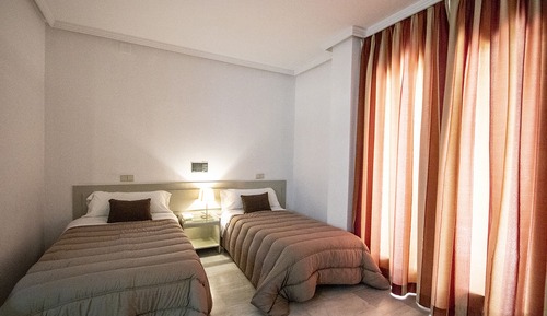 Estudio (3 Adults)