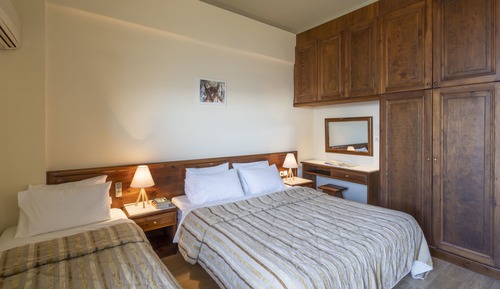 Habitación triple estándar, vistas al valle (Delphi View)