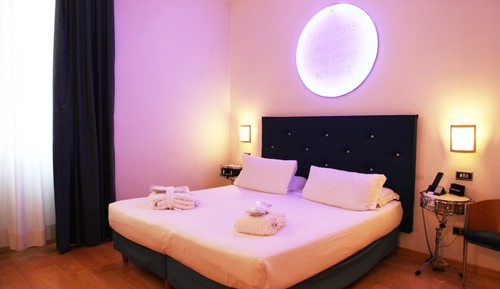 Habitación superior con 1 cama doble o 2 individuales, 1 cama de matrimonio grande