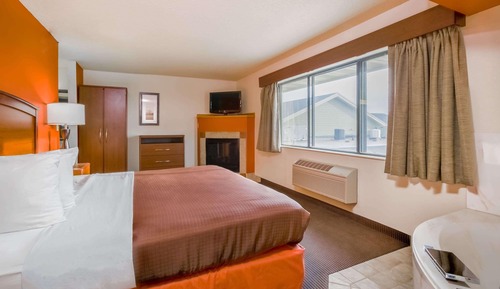 Suite, 1 cama de matrimonio grande, no fumadores (One-Bedroom Not Pet Friendly)