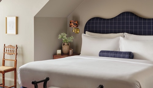Suite (Parlour)