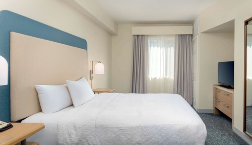 Suite, 1 cama de matrimonio, accesible para personas con discapacidad, bañera (Mobility & Hearing)