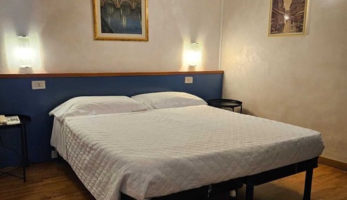 Habitación estándar con 1 cama doble o 2 individuales
