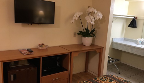 Habitación estándar, 1 cama de matrimonio grande (Includes one free parking)