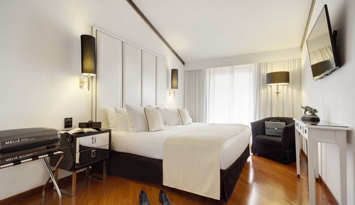 The Level Ambassador Suite and Lounge Access (3AD)