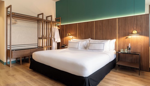The Level Premium Room and Lounge Access