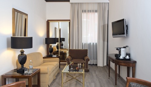 The Level Business Suite and Lounge Access
