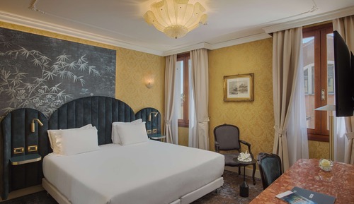 Habitación superior (Extra Bed 2 adults + 1 child)