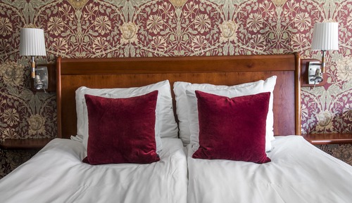 Double Room with Queen Bed (Spa is not included)