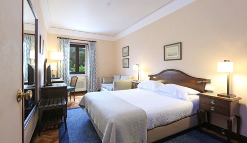 PLAZA ROOM