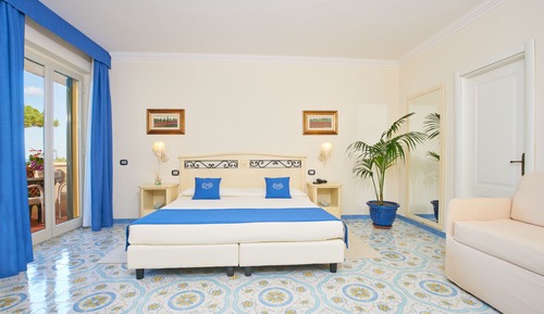 Habitación triple, vistas al mar