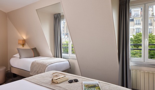 Habitación triple superior, vistas a la ciudad