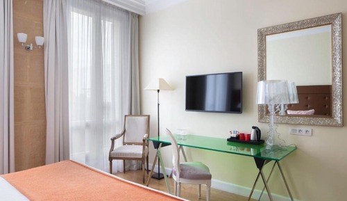 Habitación Doble Superior - Minibar soft de cortesía, bandeja de cortesía,Chromecast,Prensa digital