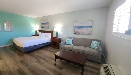 Standard Room, 1 King Bed, Pet Friendly