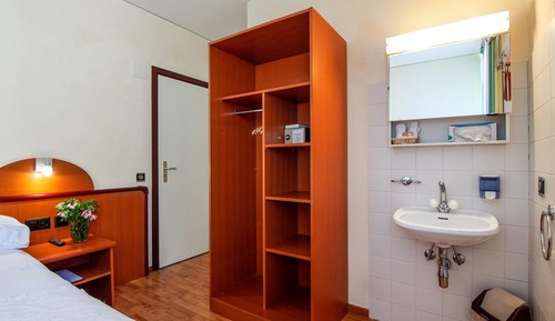 Habitación individual económica, baño compartido