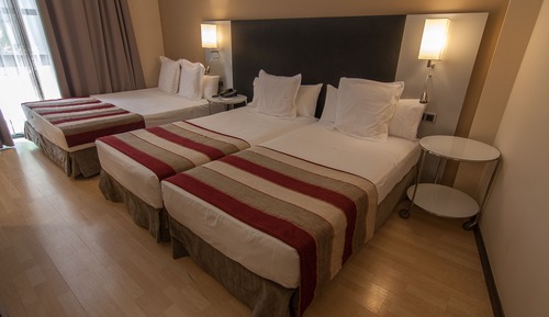 Habitación familiar (2 adults and 2 children)