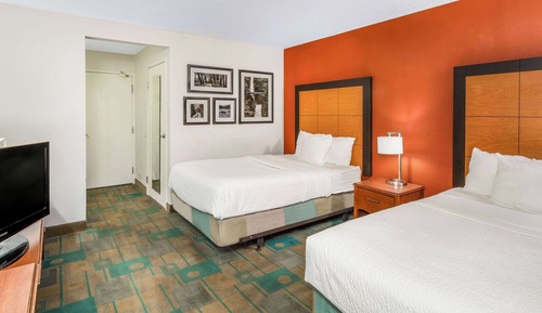 Habitación, 2 camas dobles, no fumadores (Mobility/Hearing Impaired Accessible)