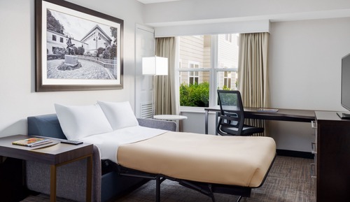 Suite, 2 habitaciones (Mobility/Hearing Access, Roll-In Shwr)