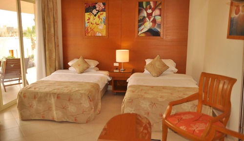 Habitación junior con 1 cama doble o 2 individuales