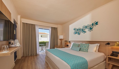 Habitación doble de uso individual, balcón, vistas parciales al mar