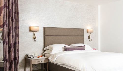 Suite junior, 1 cama de matrimonio grande, Acceso al salón del club
