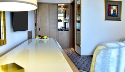 Sea View Room with Lounge Access King Bed