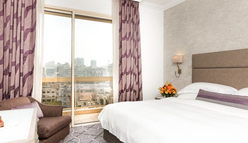 City View Room with Lounge Access King Bed
