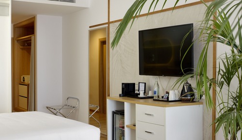 The Level, Suite junior, acceso a la piscina