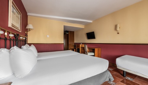 Habitación triple (vistas a la catedral)