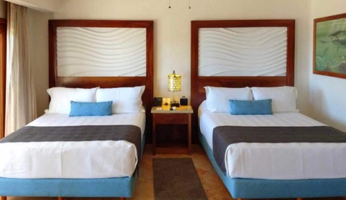 Habitación de diseño, varias camas, frente al mar