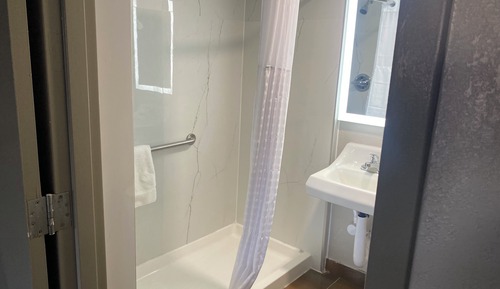 Habitación, 1 cama de matrimonio grande, accesible en silla de ruedas, no fumadores (Roll-In Shower)