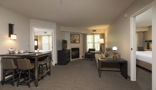 Suite, 2 habitaciones (Mobility/Hearing Access, Roll-In Shwr)