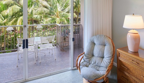 Estudio, vistas al jardín