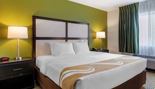 Suite King Non Smoking 2 person Sofabed