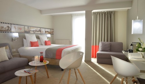 Suite junior, 1 cama de matrimonio grande, no fumadores (Larger Room;with Sofabed)