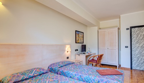 Habitación económica con 1 cama doble o 2 individuales