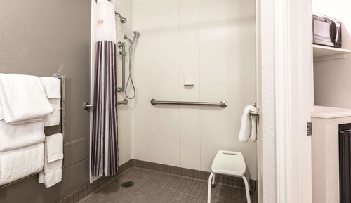 Habitación, 2 camas dobles, accesible para personas con discapacidad, no fumadores (Mobility)
