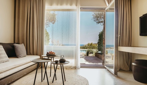 Infinity Blue Suite with Sharing Pool