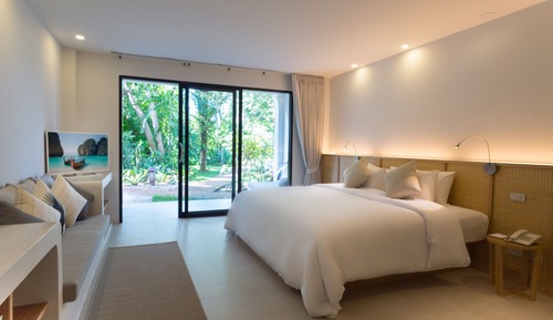 Habitación triple Deluxe, varias camas, vistas al jardín