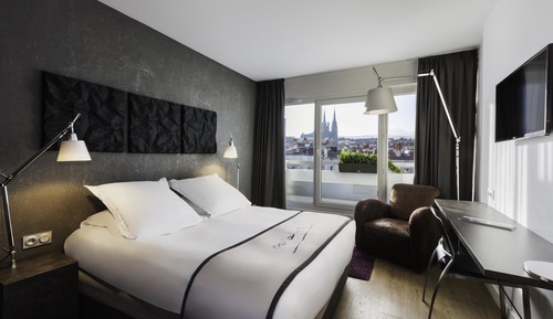Habitación superior, 1 cama de matrimonio, balcón (Vue sur Puy de Dôme & la Cathédrale)