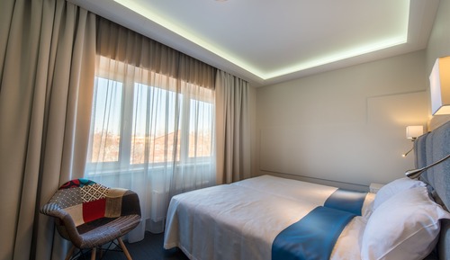 Habitación estándar con 1 cama doble o 2 individuales