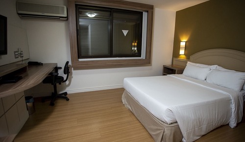 Habitación clásica con 2 camas individuales, 1 cama doble