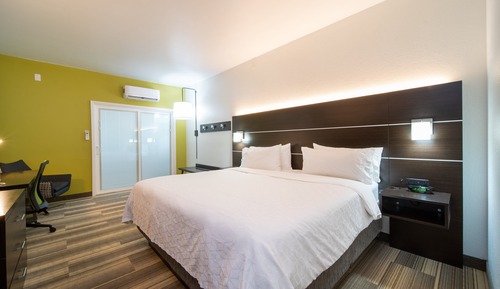 Habitación estándar, 1 cama de matrimonio grande (Overlooking Indoor Pool Atrium)
