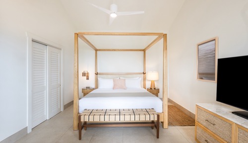 Brand New 1 King Bed, Jr. Suite Coco Plum Oceanfront