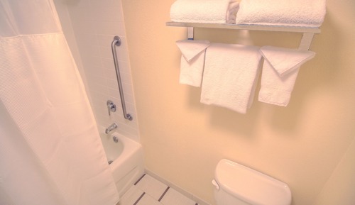 Habitación, 1 cama de matrimonio grande (Mobility/Hearing Accessible, Tub)